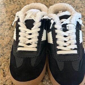 Dolce Vita Tan Hex-Tread Rubber Sole